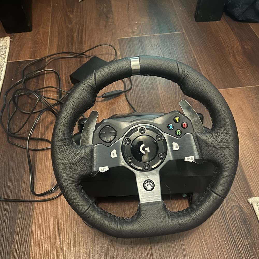 Logitech G920 steering wheel and peddles